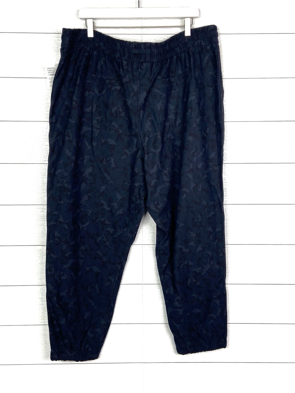 NWT ATHLETA Farallon Jogger Pants Navy Blue Camo 22 Plus New - Picture 3 of 10